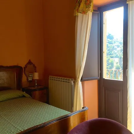 Palazzo Cutrufelli Apartmán *