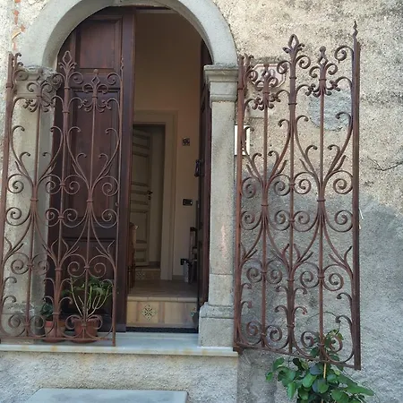 Palazzo Cutrufelli Apartment Graniti